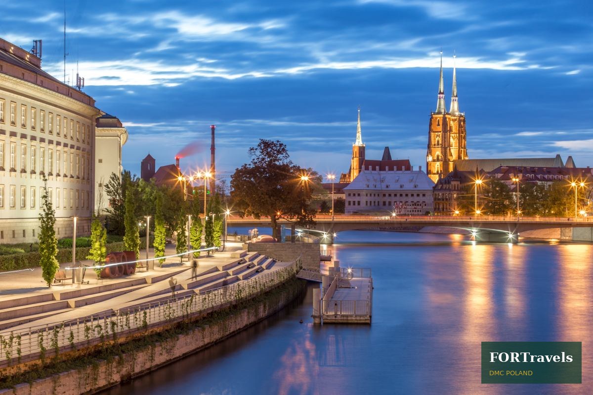 Bulwary nad Odrą i katedra wrocławska wieczorem