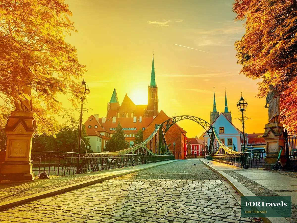 Most Tumski we Wrocławiu o wschodzie słońca