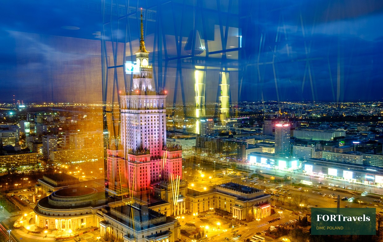 Pałac Kultury i Nauki w Warszawie nocą