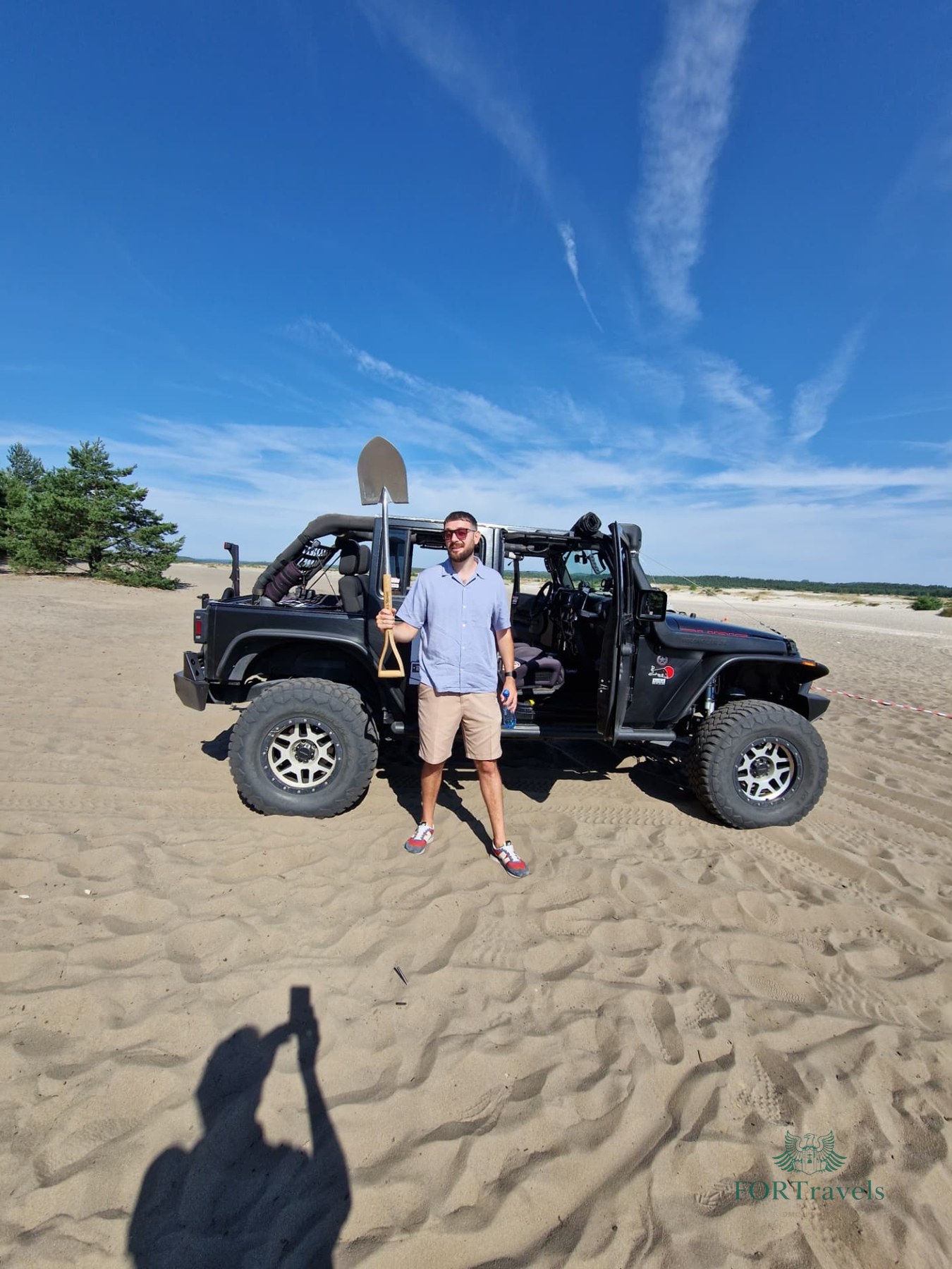 Jeep Wrangler na piaszczystej Pustyni Błędowskiej – FORTravels DMC Poland