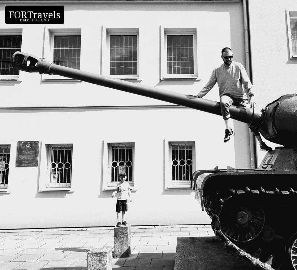 Zabytkowy czołg w Nowej Hucie – FORTravels DMC Poland