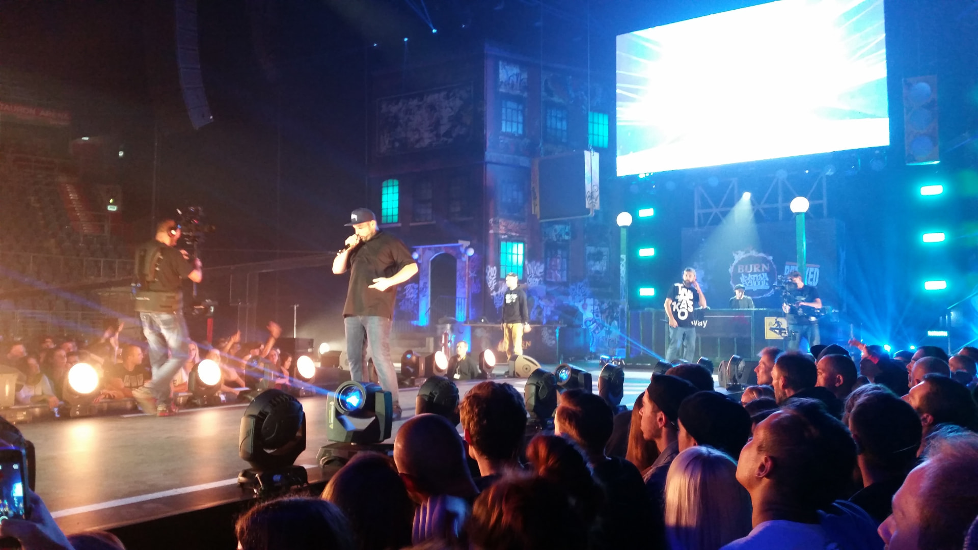Live concert with stage lighting and crowd at TAURON Arena Kraków — FORTravels DMC Poland